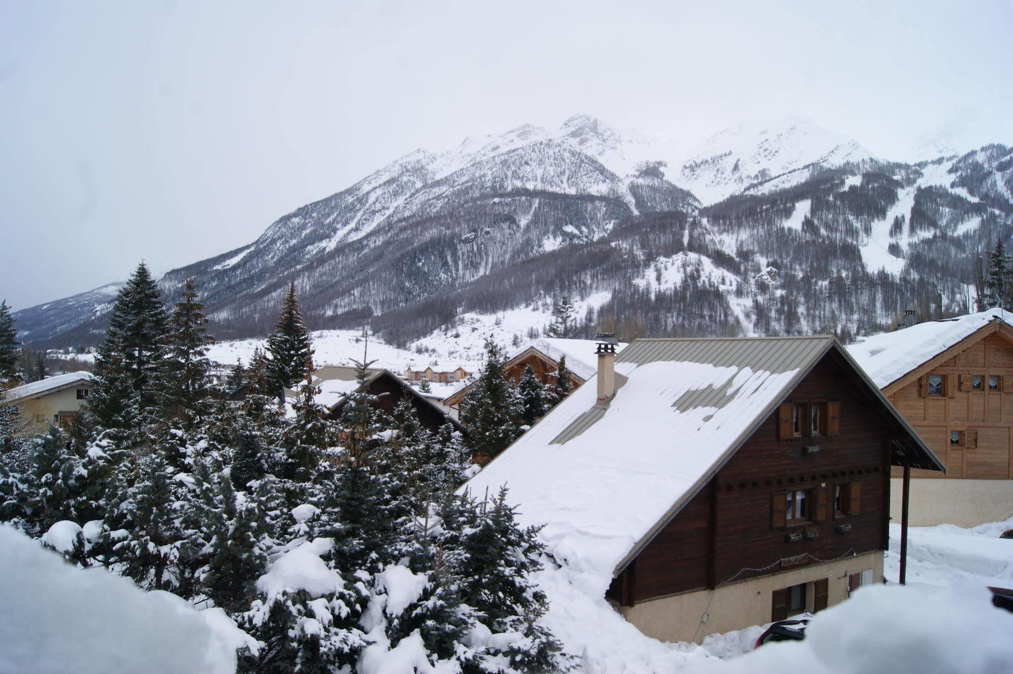 Auberge De Violaine Le Monetier-les-Bains Exterior photo